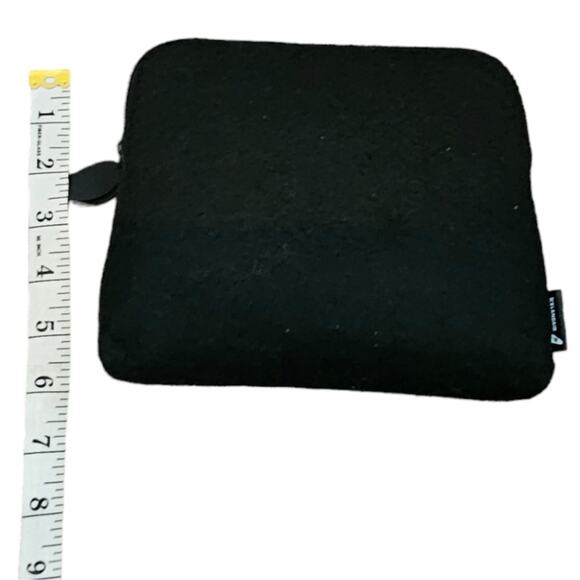 Iceland Air First Class Amenities Bag, Chapstick toothpaste toothbrush eye mask - Picture 7 of 8